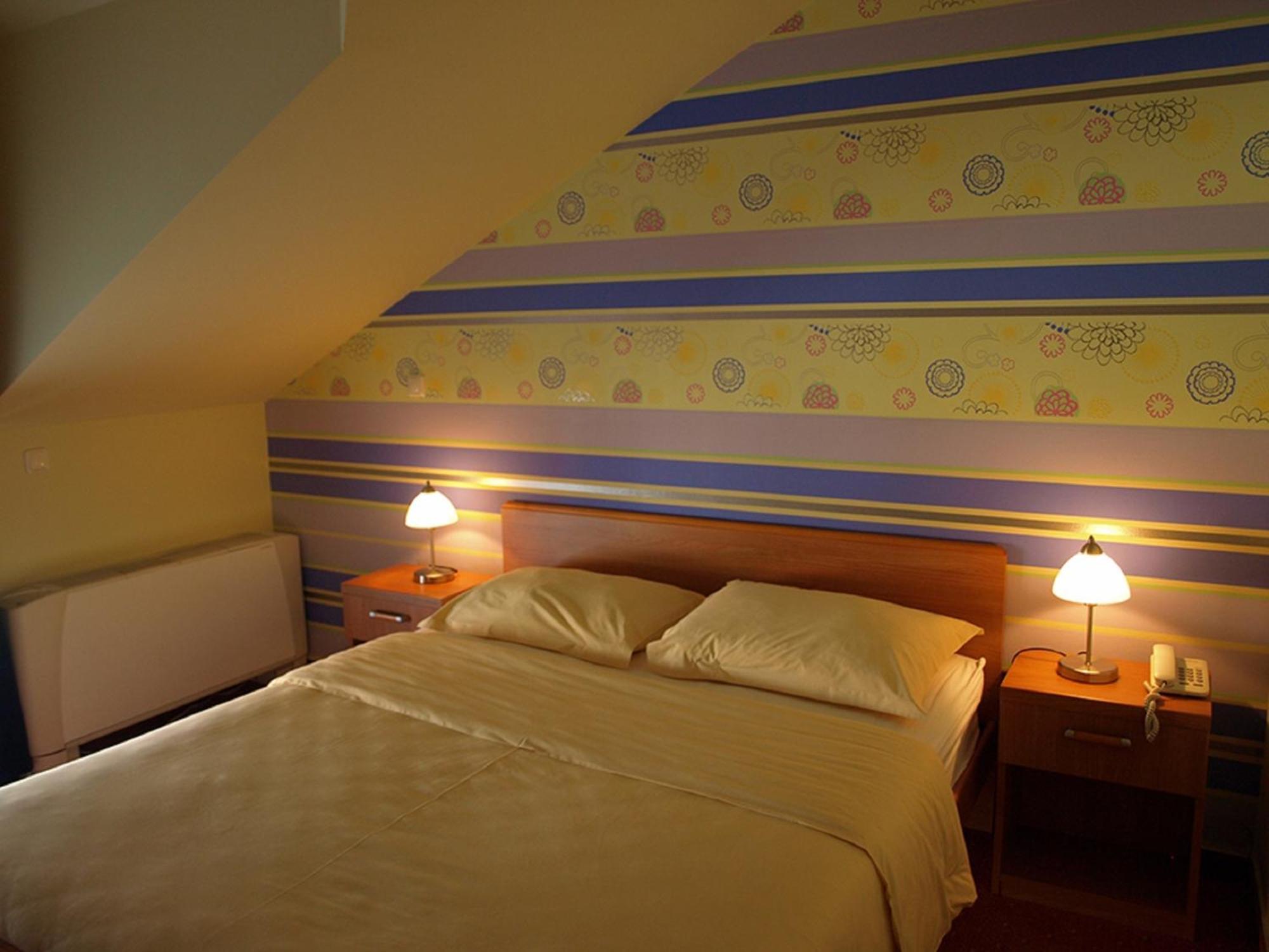 Hotel Neva Podstrana Rom bilde