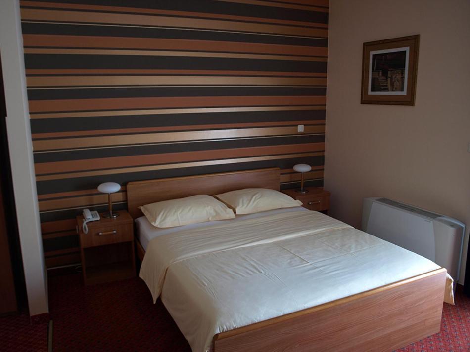 Hotel Neva Podstrana Eksteriør bilde