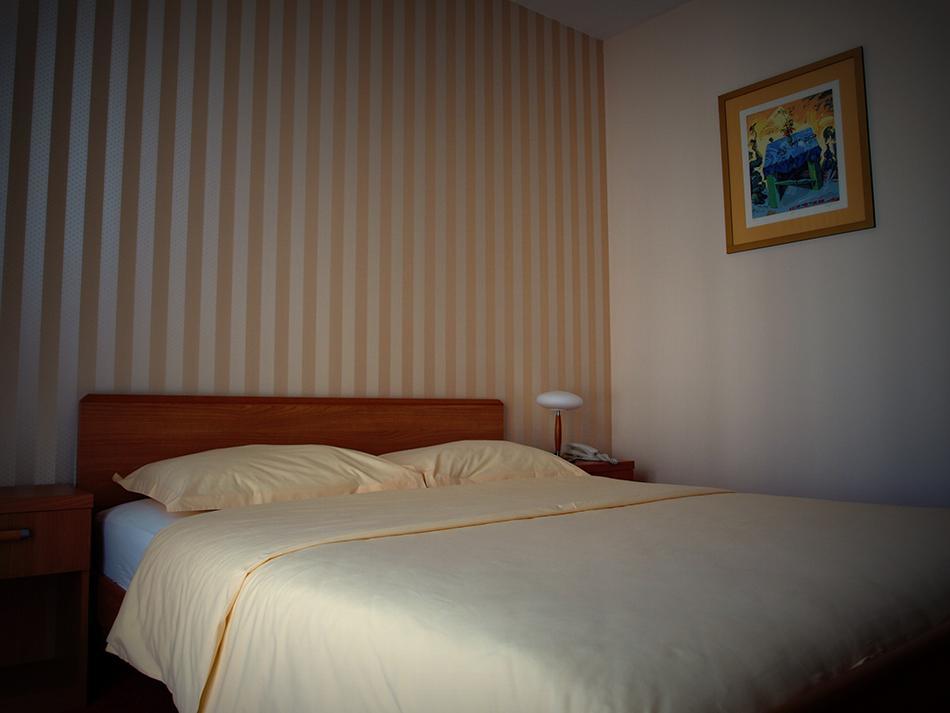Hotel Neva Podstrana Eksteriør bilde